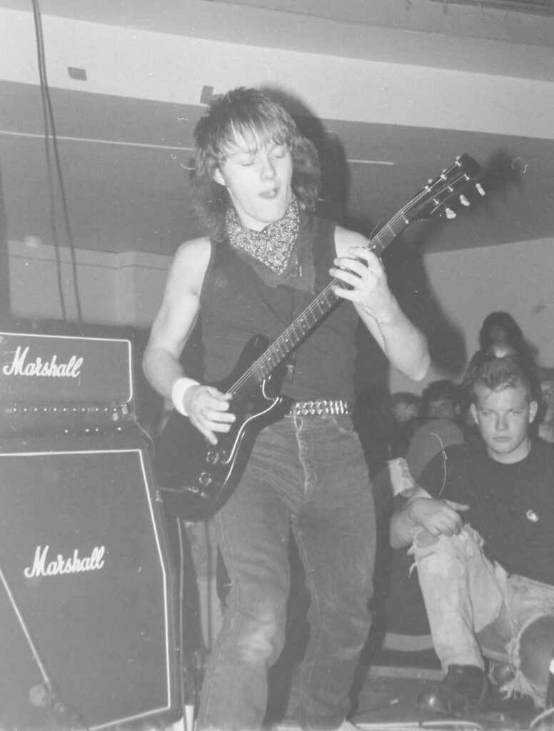instigators-guitarrist-tongue